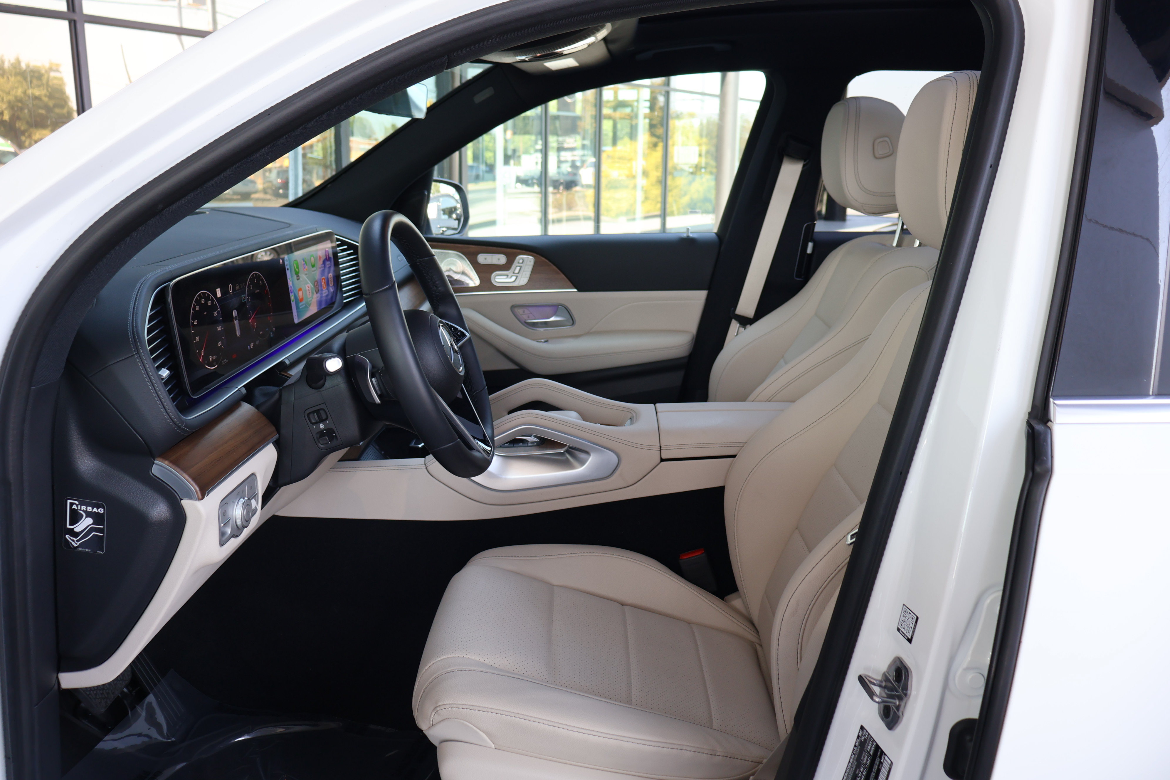 Used 2025 Mercedes-Benz GLS 450 4MATIC image 10