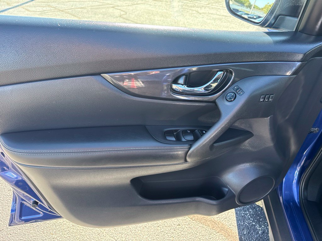 Used 2018 Nissan Rogue SV w/ Premium Package AWD/4WD image 14