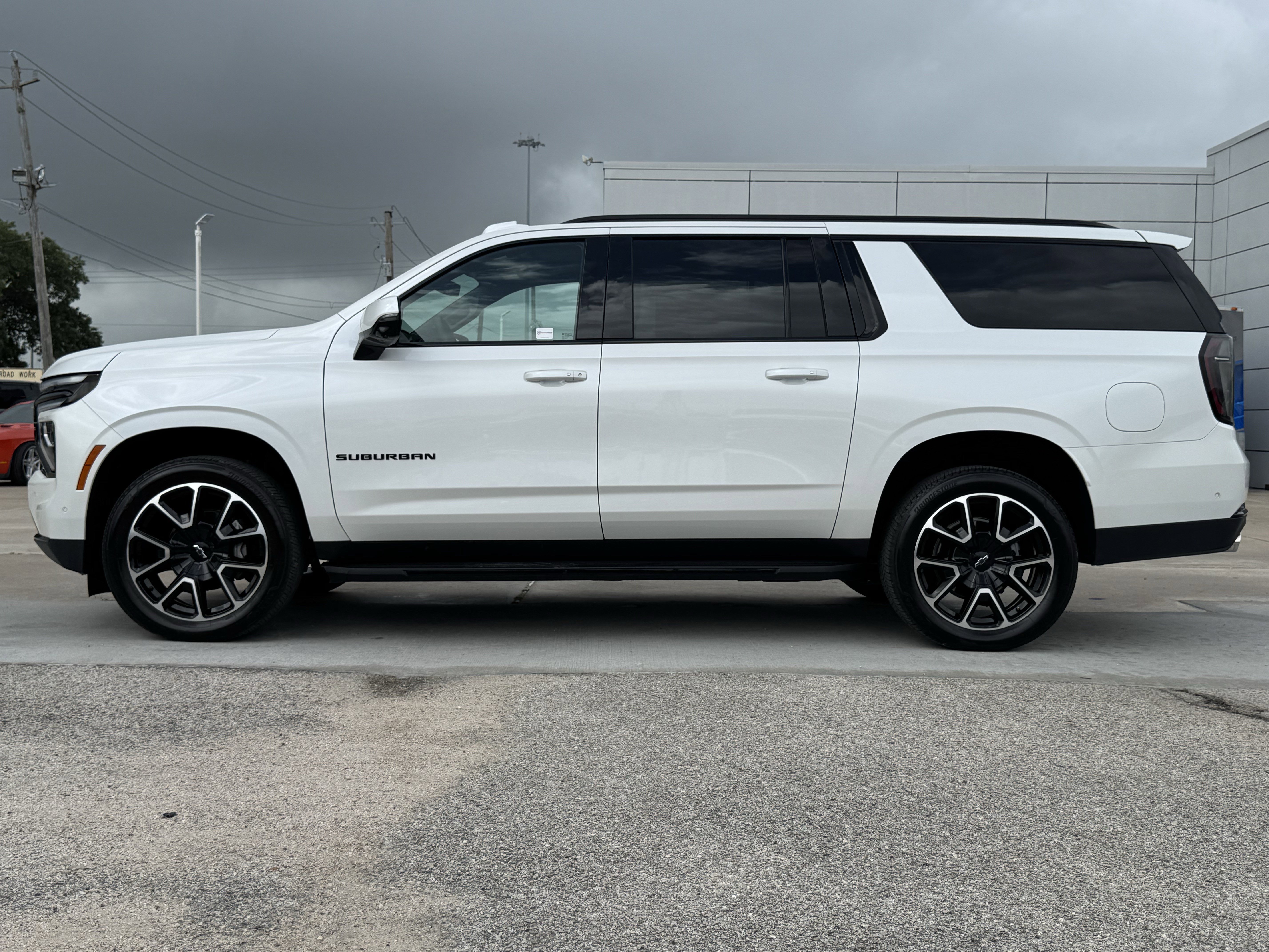 Used 2025 Chevrolet Suburban RST w/ Comfort Package image 7