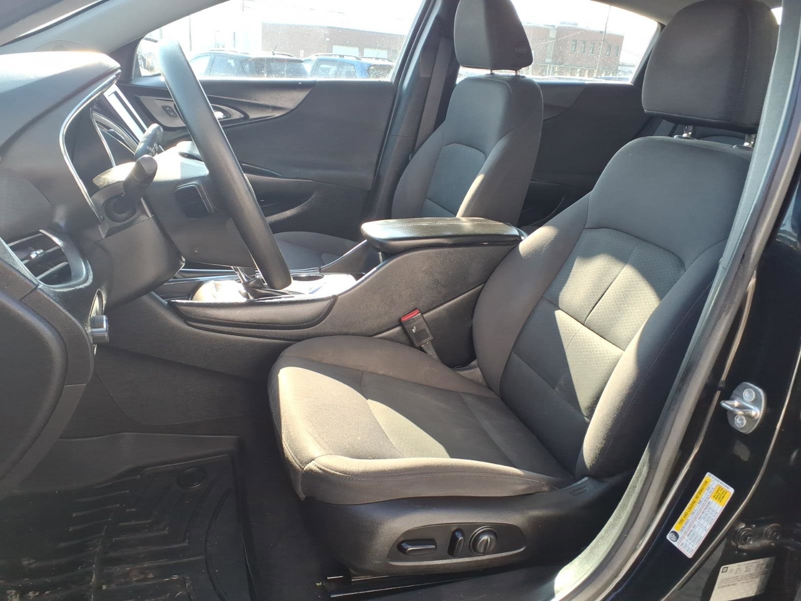 Used 2017 Chevrolet Malibu LT image 8