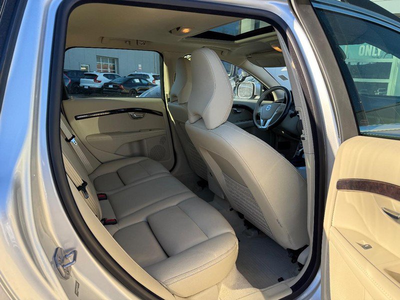 Used 2016 Volvo XC70 T5 Platinum w/ Protection Package image 11