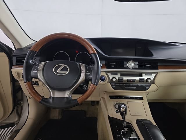 Used 2013 Lexus ES 300h w/ Luxury Pkg FWD image 12