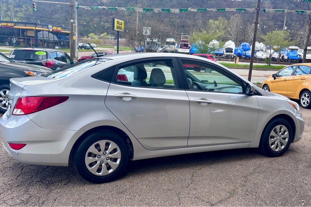 Used 2016 Hyundai Accent SE FWD image 4