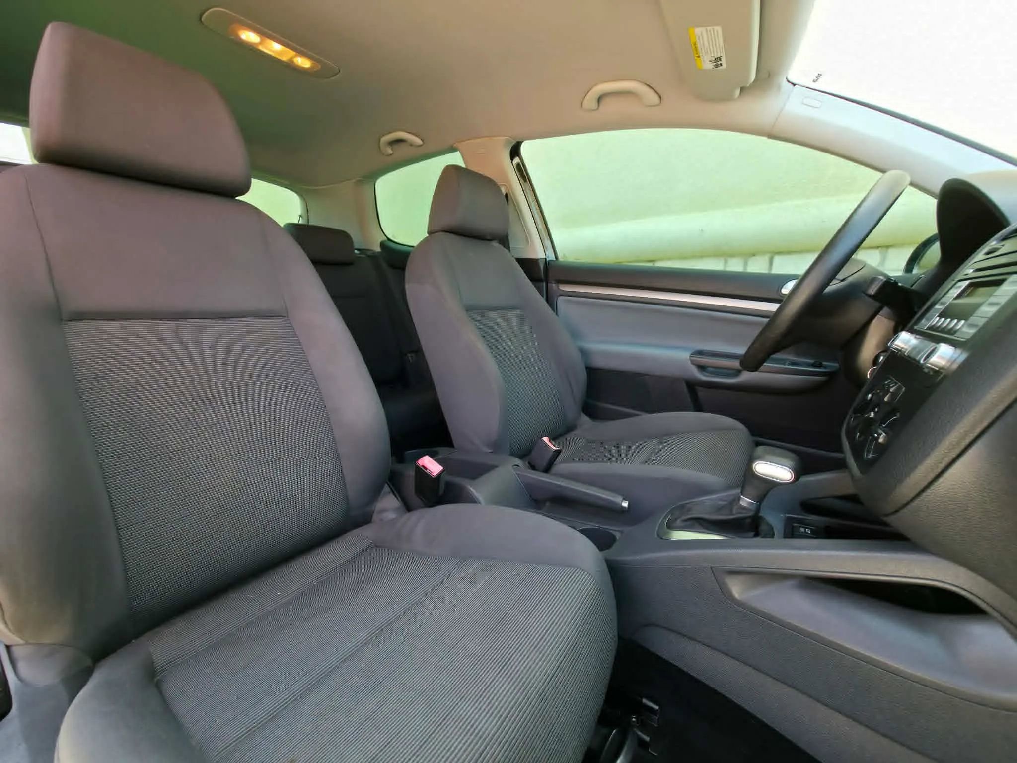 Used 2009 Volkswagen Rabbit S image 11