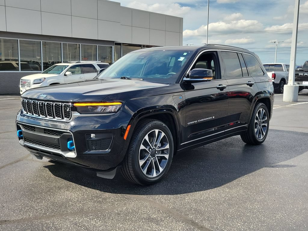 Used 2023 Jeep Grand Cherokee Overland w/ Advanced Protech Group III AWD/4WD image 8