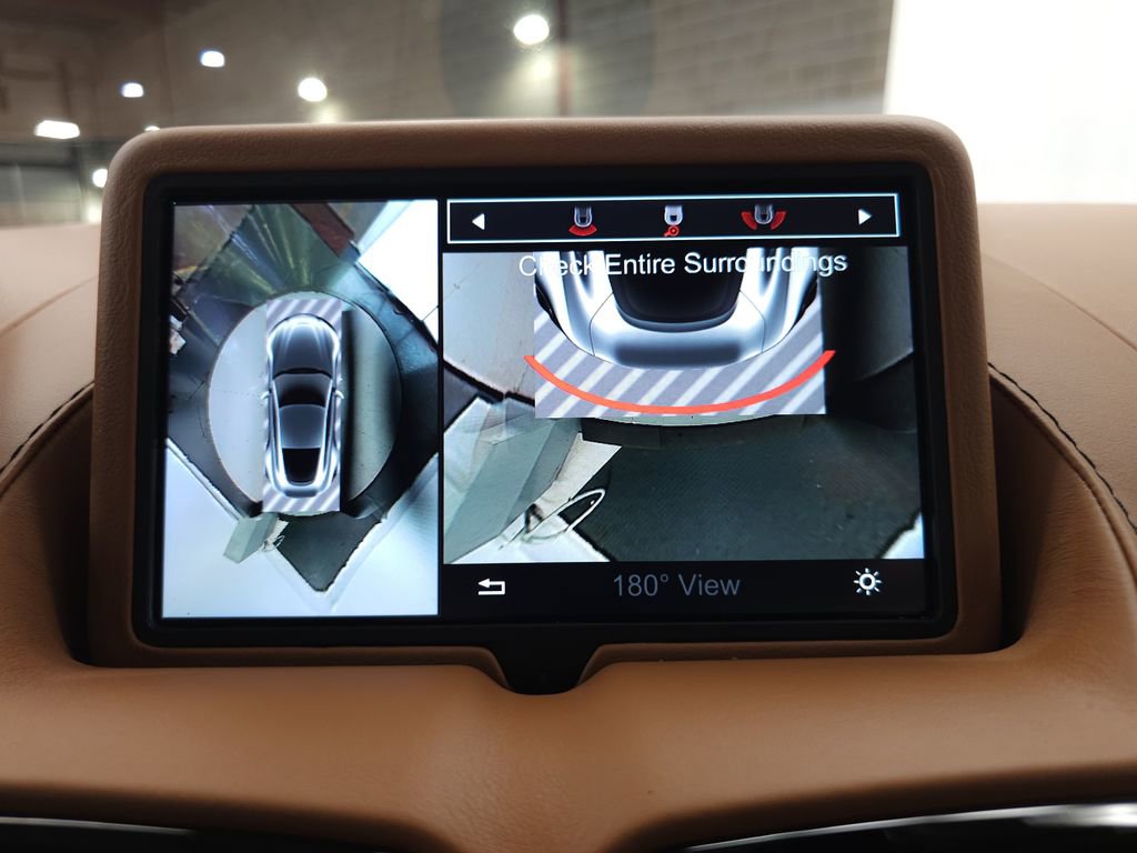 Used 2021 Aston Martin V8 Vantage Roadster RWD image 22