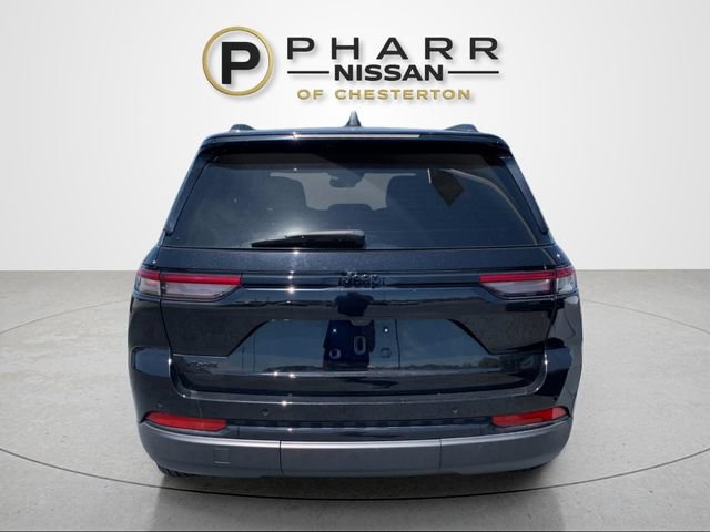 Used 2025 Jeep Grand Cherokee Altitude AWD/4WD image 4