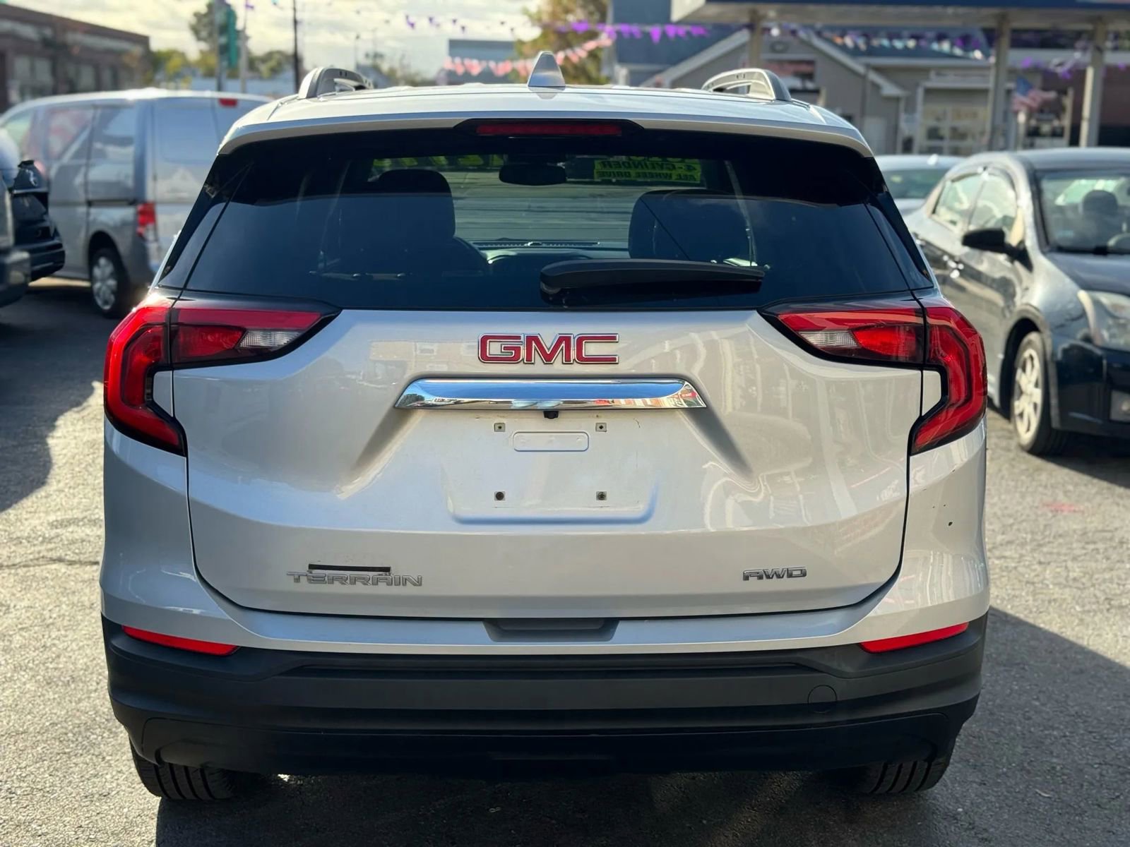 Used 2018 GMC Terrain SLE w/ Driver Convenience Package image 4