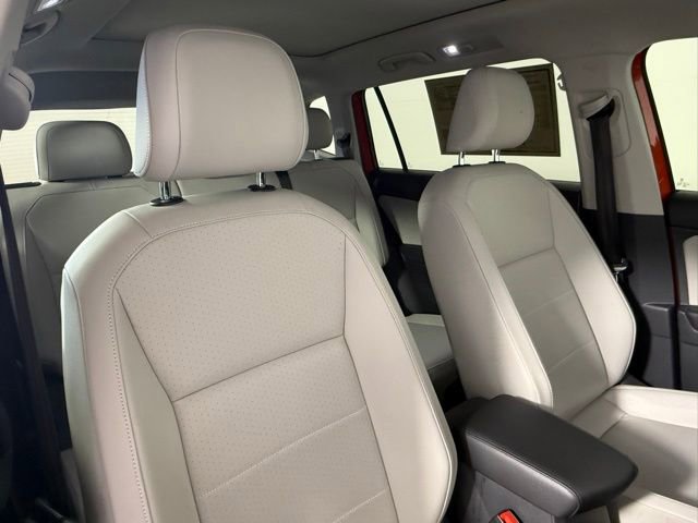 Used 2018 Volkswagen Tiguan SE w/ Panoramic Sunroof Package FWD image 53