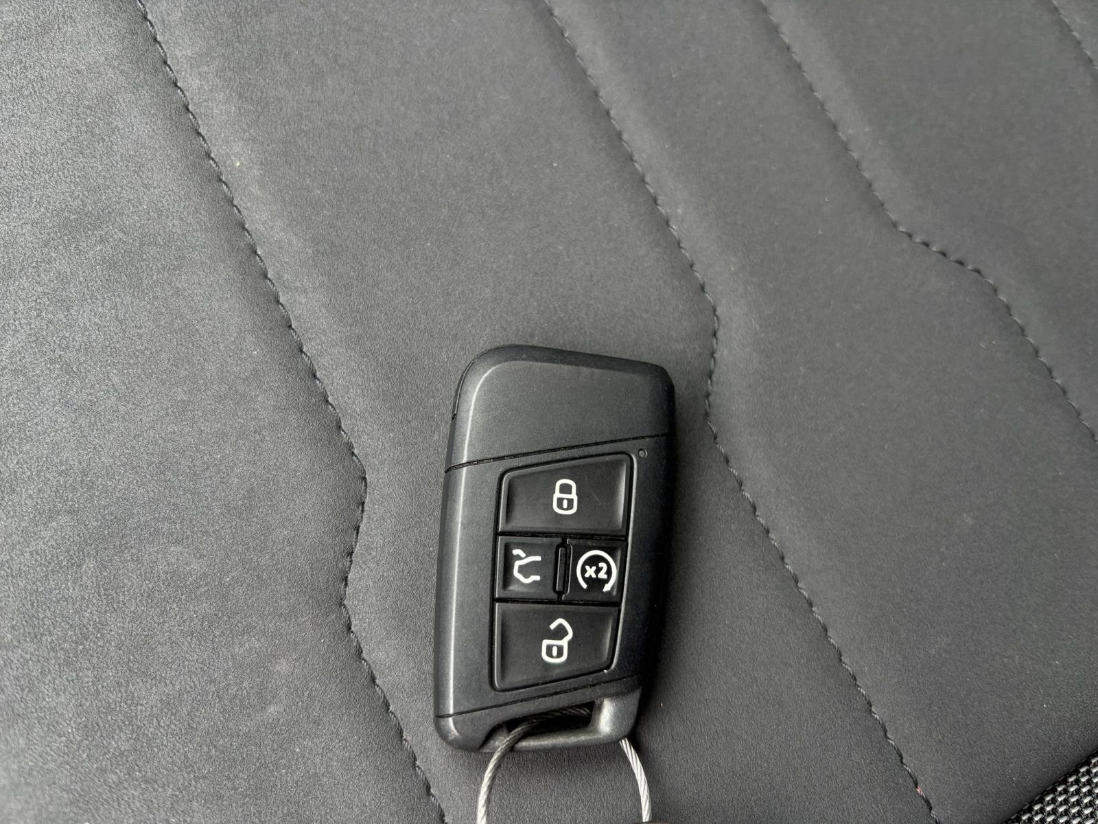 Used 2025 Volkswagen Taos SE AWD/4WD image 27