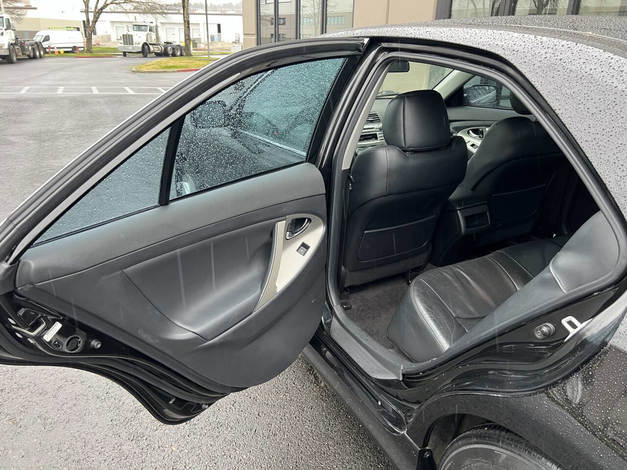 Used 2011 Toyota Camry SE w/ Sport Leather Pkg FWD image 8