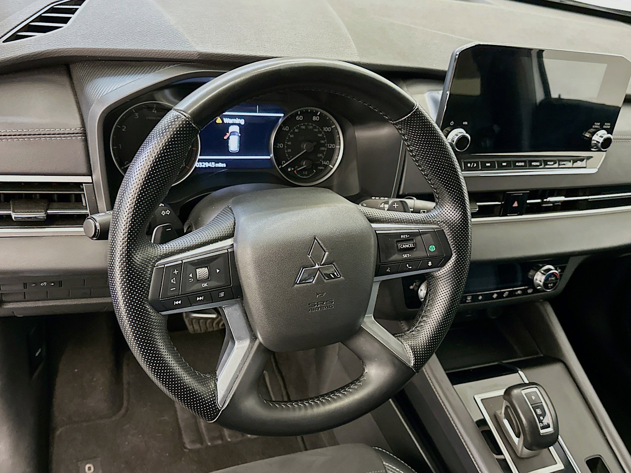 Used 2024 Mitsubishi Outlander SE Black Edition image 18