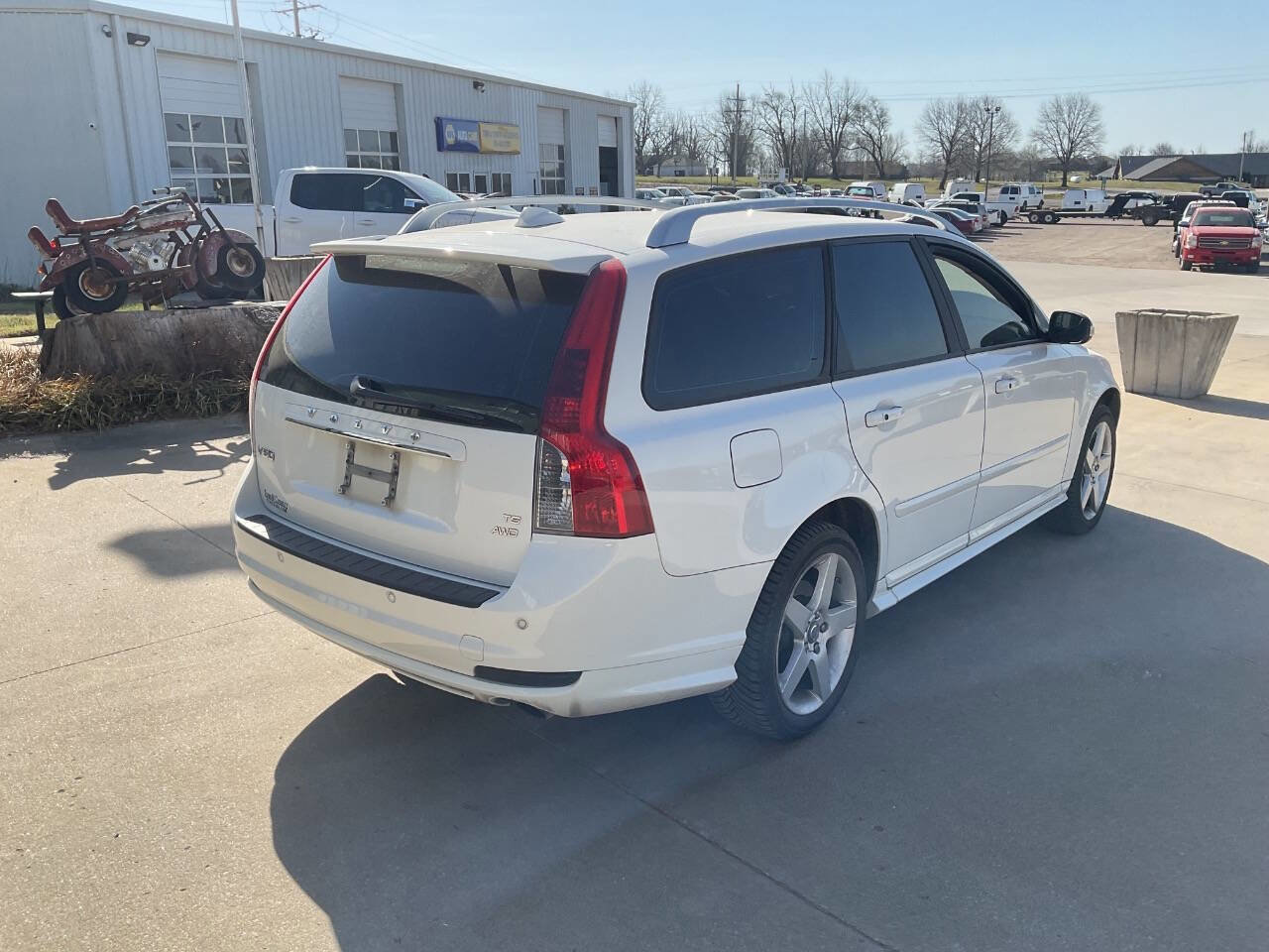 Used 2010 Volvo V50 T5 R-Design image 9