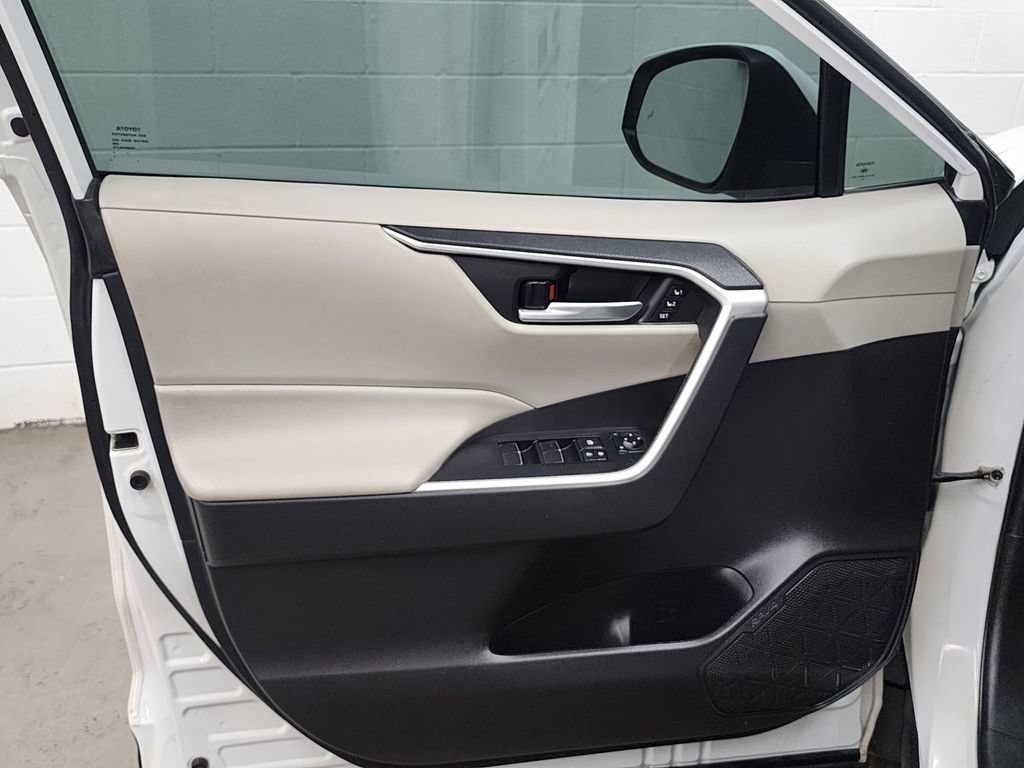Used 2020 Toyota RAV4 XLE Premium AWD/4WD image 9