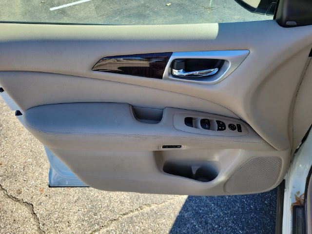 Used 2015 Nissan Pathfinder Platinum w/ Cargo Package FWD image 9