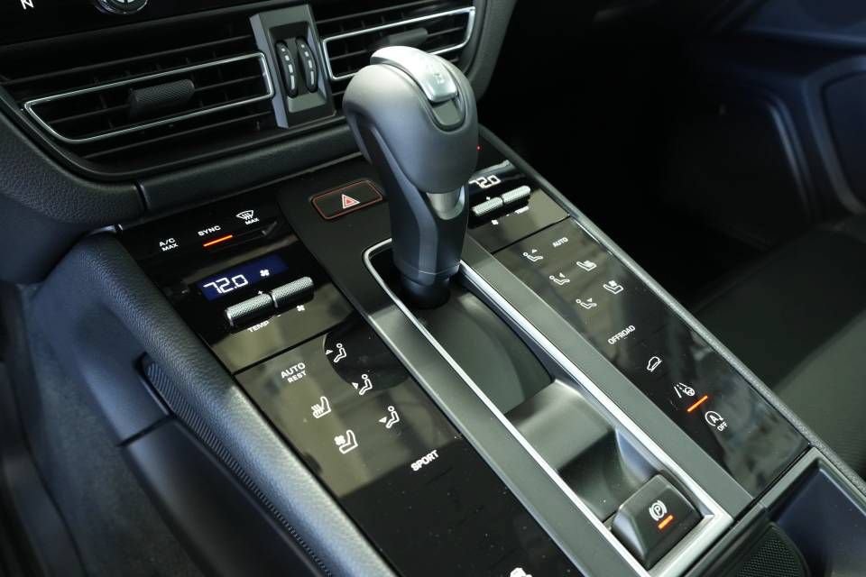 Certified 2026 Porsche Macan AWD/4WD image 24