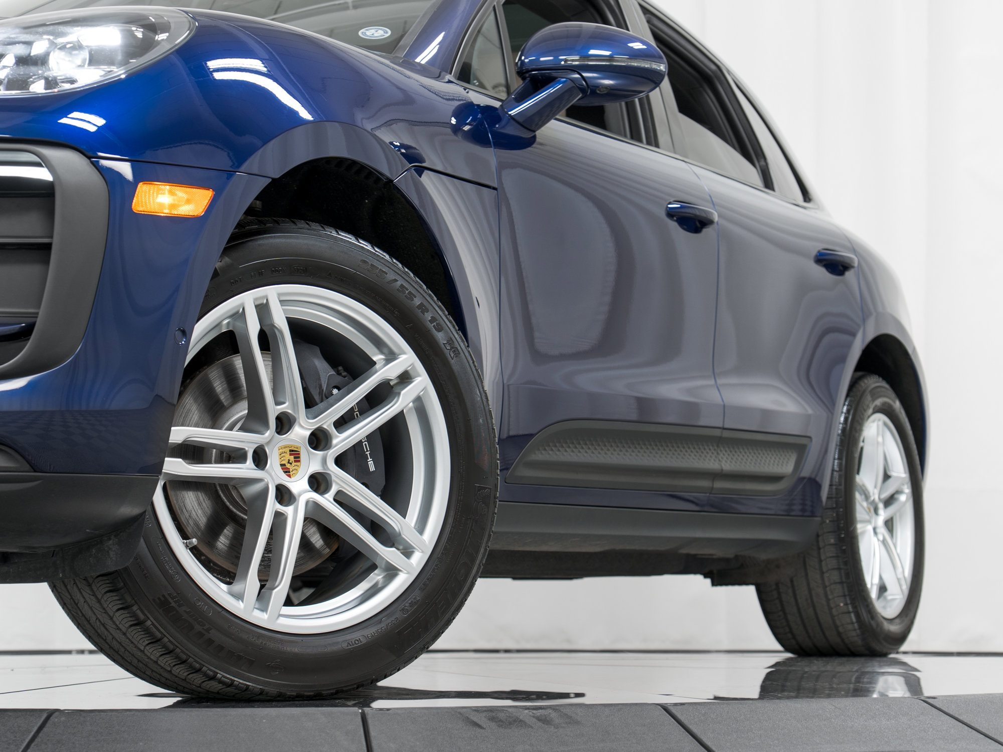 Certified 2022 Porsche Macan image 32