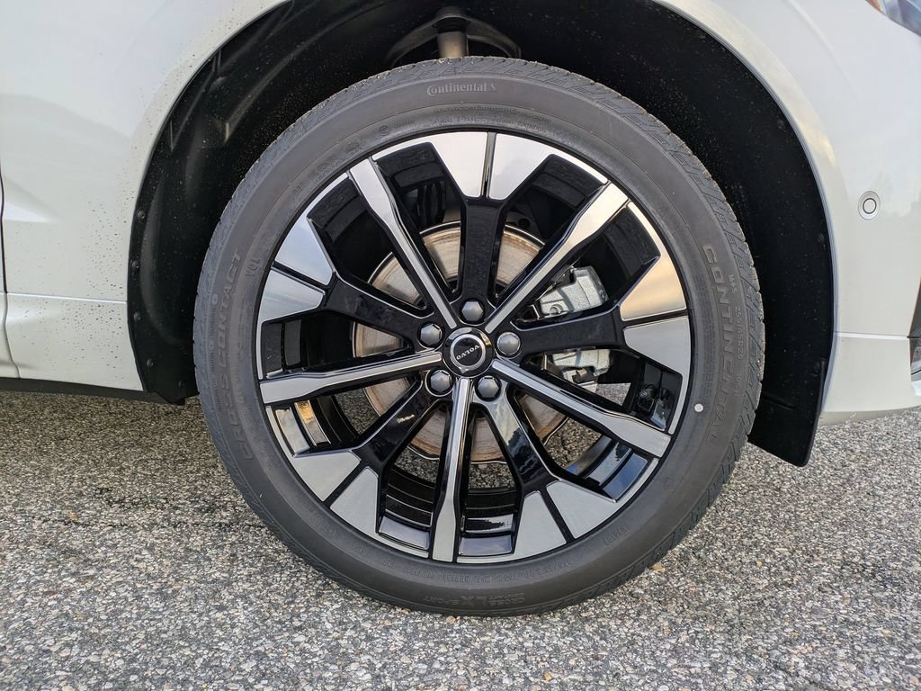 New 2026 Volvo XC60 B5 Plus w/ Protection Package Premier AWD/4WD image 11