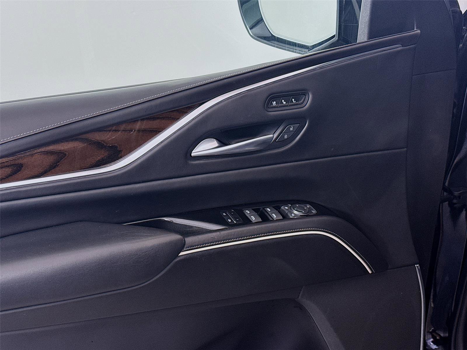 Used 2023 Cadillac Escalade ESV Premium Luxury Platinum image 9