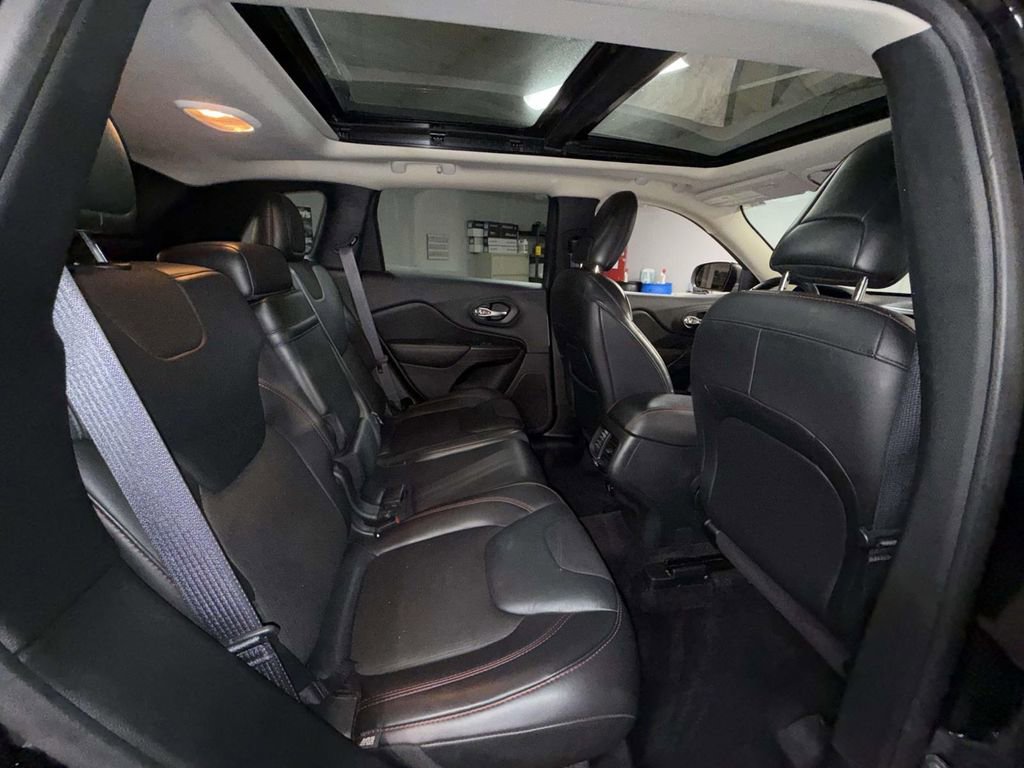 Used 2017 Jeep Cherokee Trailhawk w/ Comfort/Convenience Group image 16