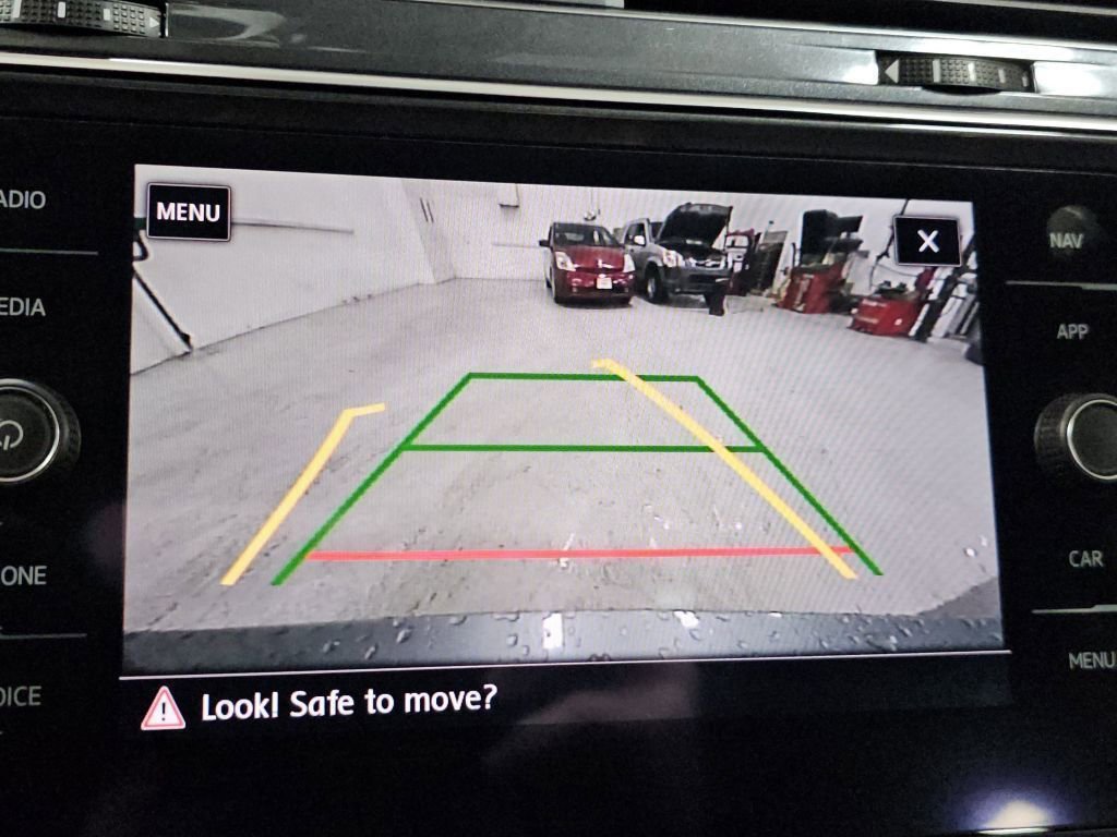 Used 2020 Volkswagen Tiguan SEL image 12