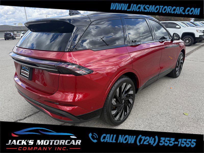 Used 2024 Lincoln Nautilus Reserve w/ Equipment Group 202A image 5