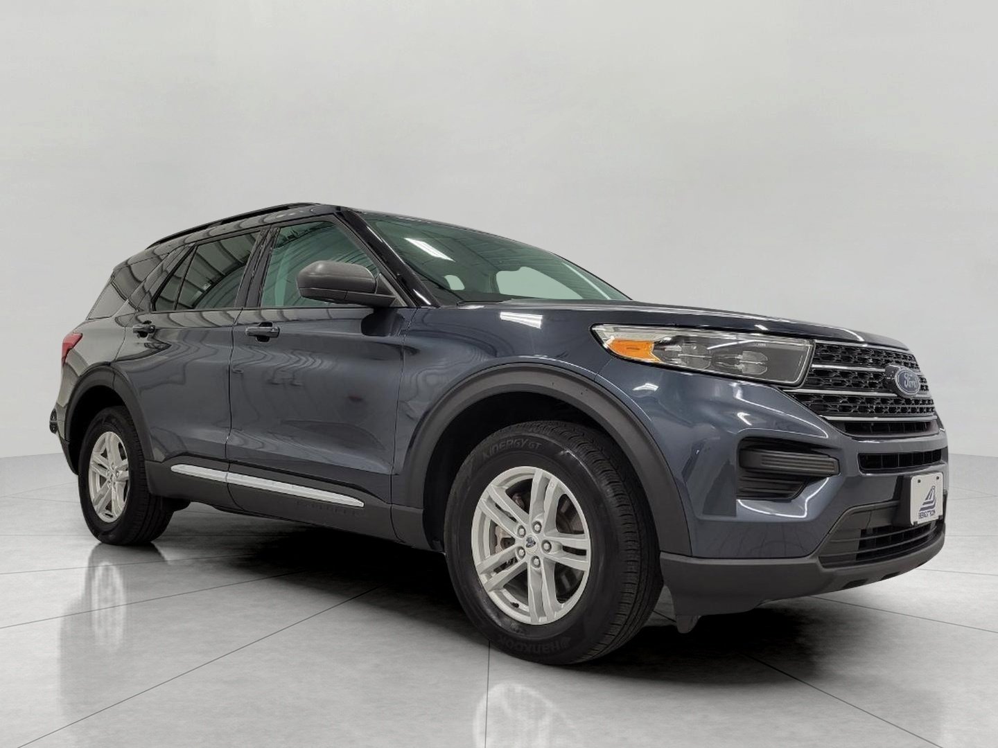 Used 2024 Ford Explorer XLT w/ Class IV Trailer Tow Package AWD/4WD image 1