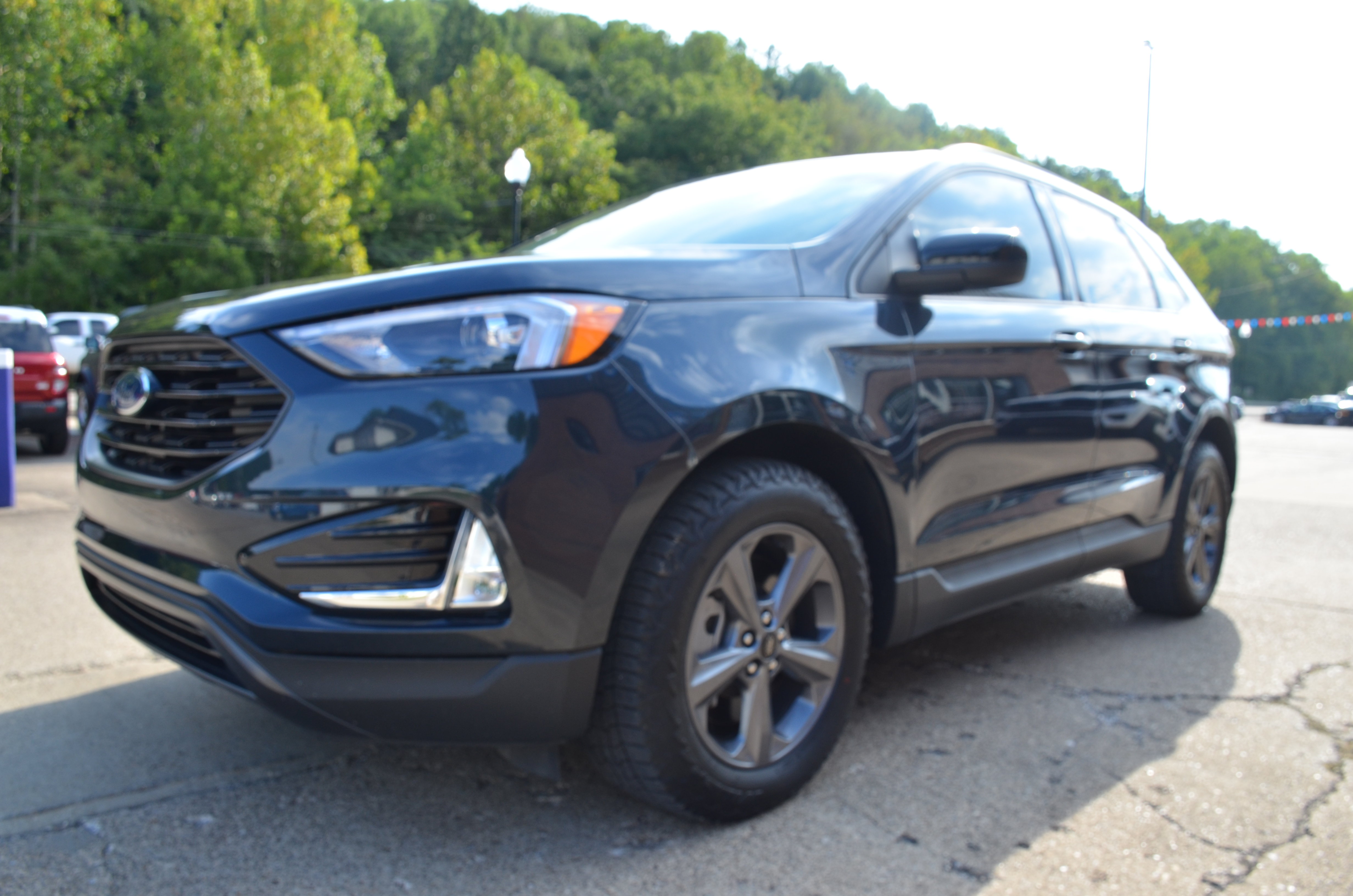 Used 2023 Ford Edge SEL w/ Sport Appearance Package AWD/4WD image 3