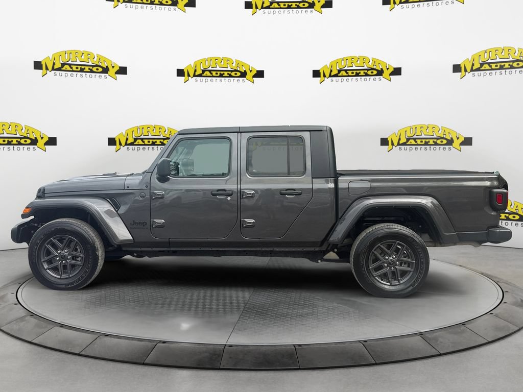 Used 2024 Jeep Gladiator Sport AWD/4WD image 2