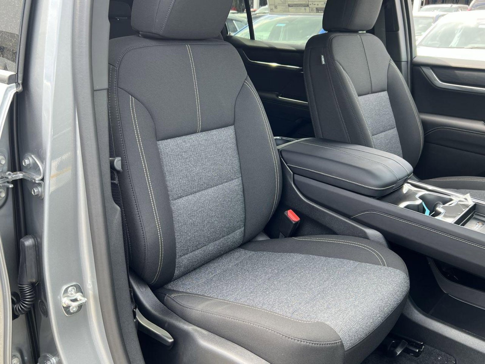 New 2025 GMC Acadia Elevation image 25