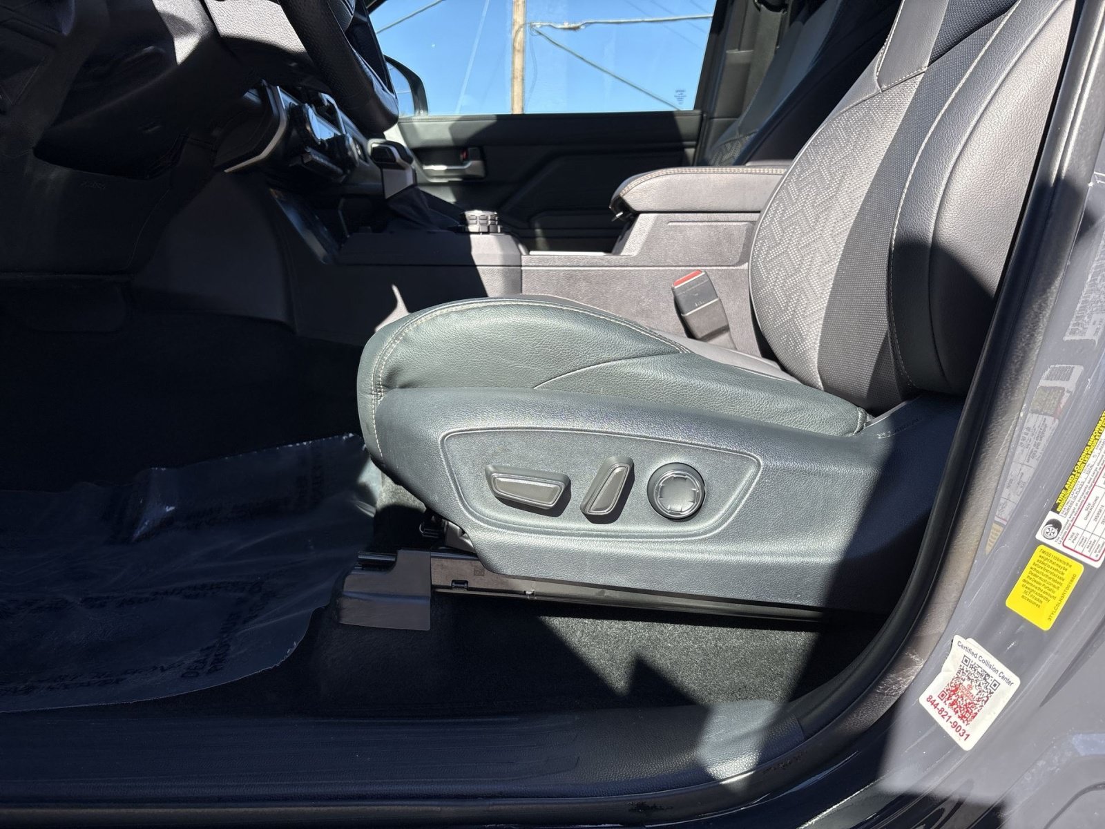 Used 2024 Toyota Tacoma Limited AWD/4WD image 14