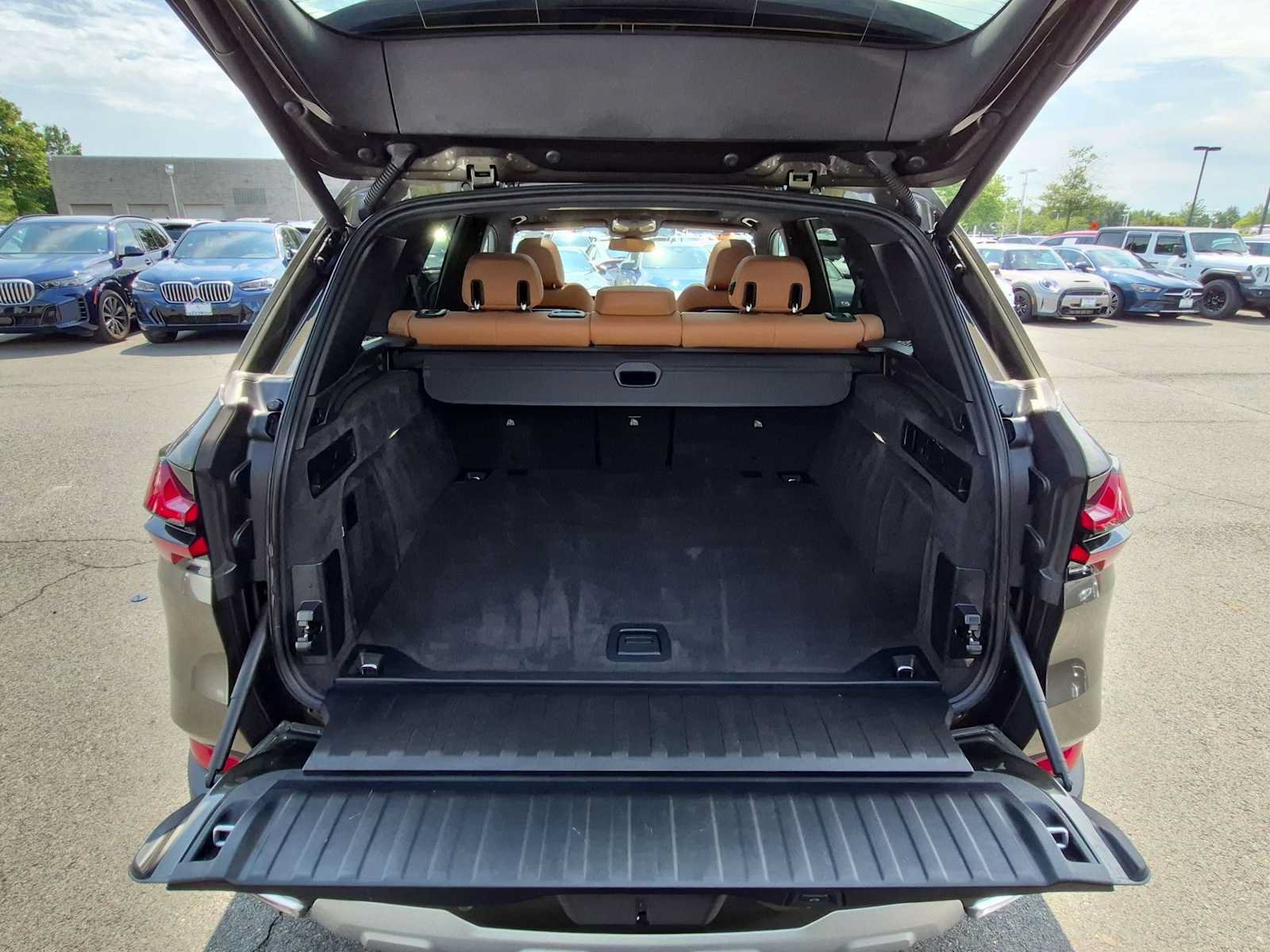 Used 2024 BMW X5 xDrive40i w/ Premium Package AWD/4WD image 37