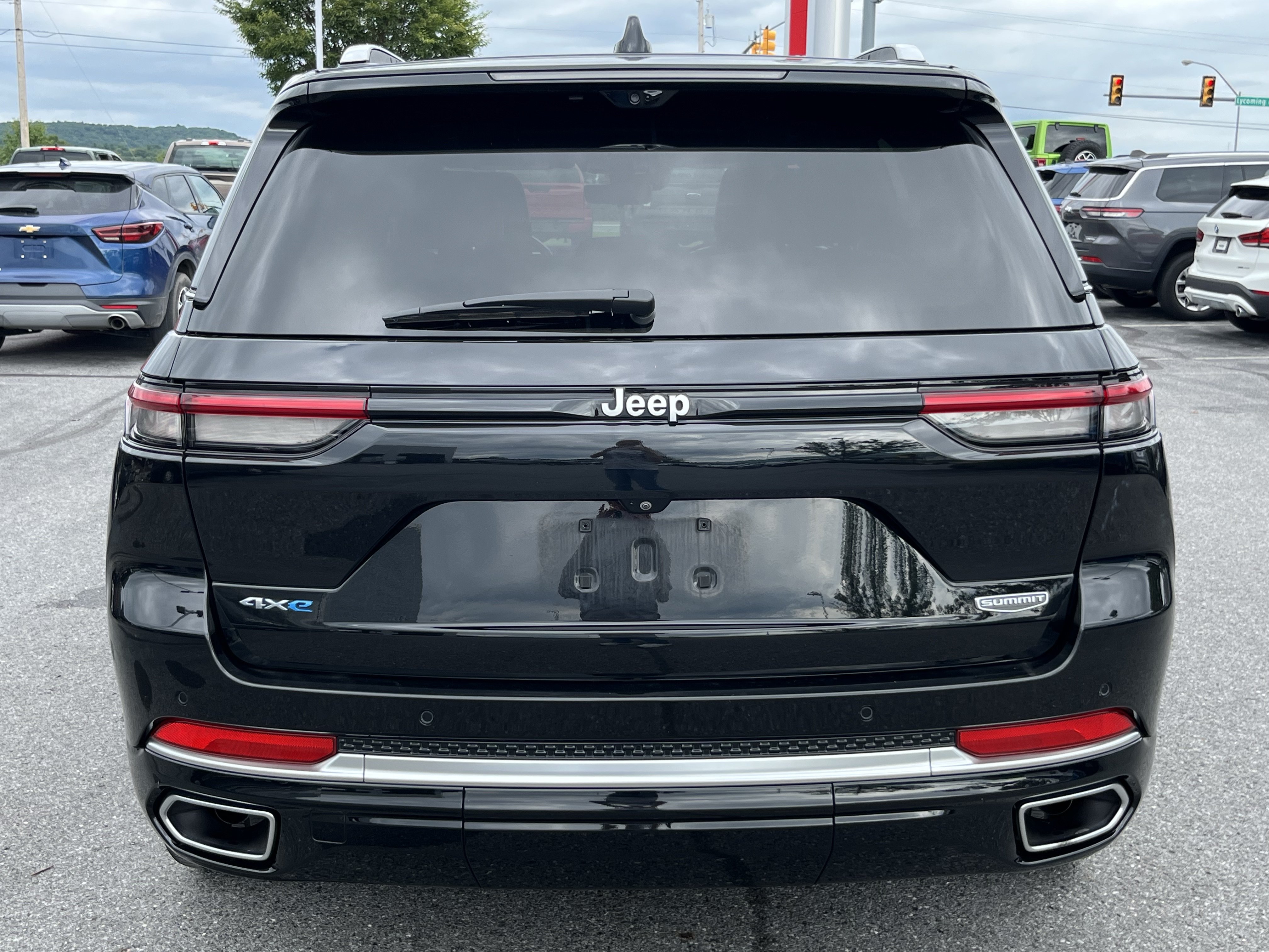Used 2023 Jeep Grand Cherokee Summit w/ Advanced Protech Group IV AWD/4WD image 7