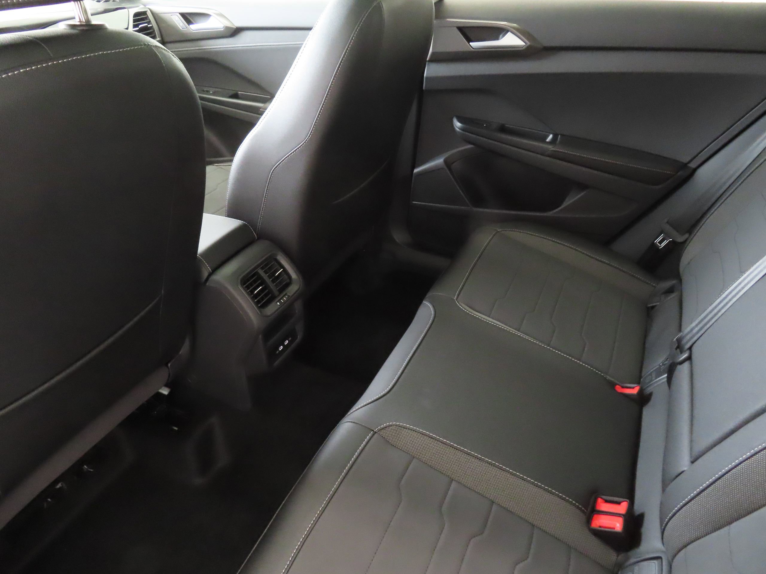 New 2026 Volkswagen Taos SE FWD image 21