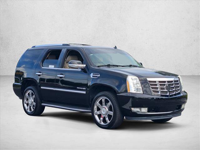 Used 2011 Cadillac Escalade Luxury RWD image 3
