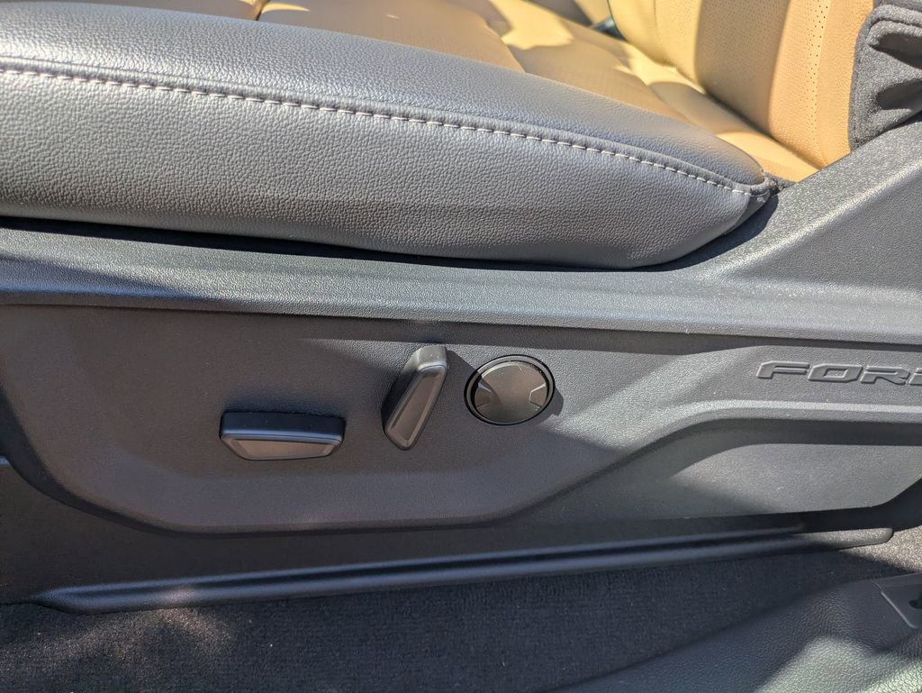 New 2026 Ford F250 Lariat w/ Lariat Premium Package image 9