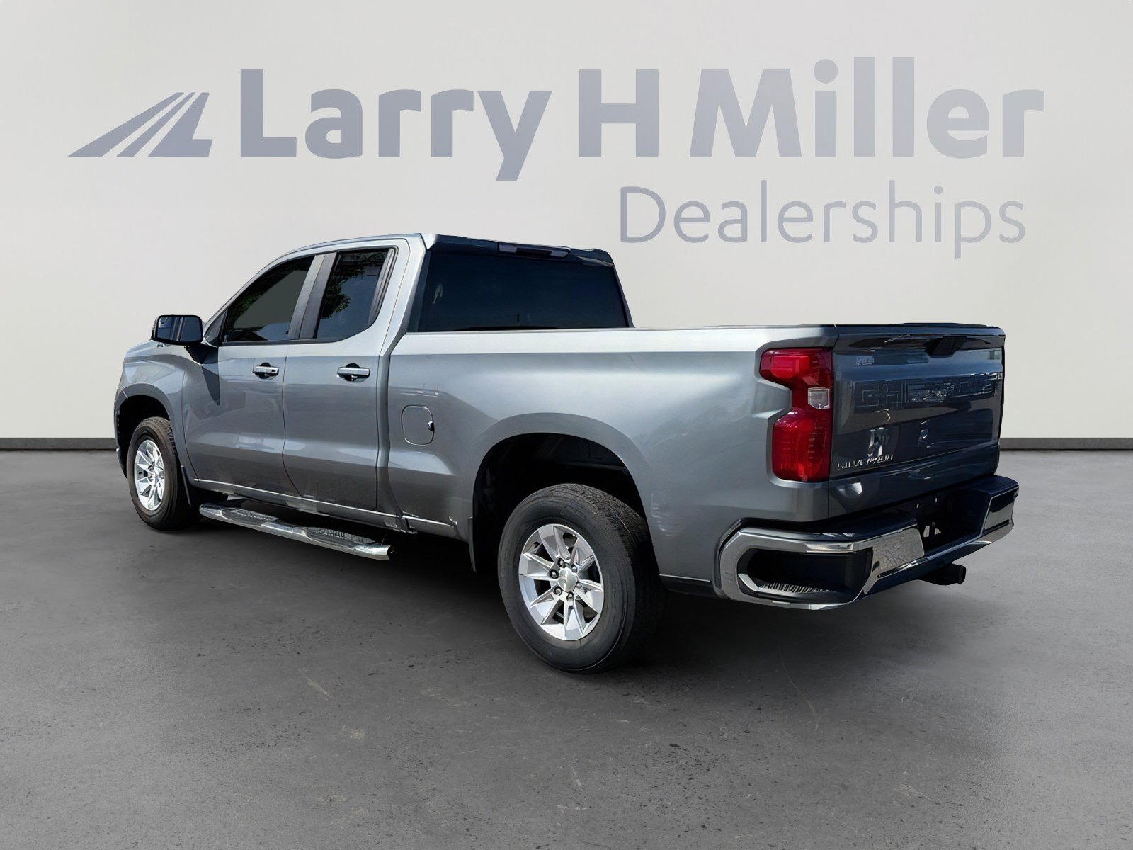 Used 2021 Chevrolet Silverado 1500 LT RWD image 3