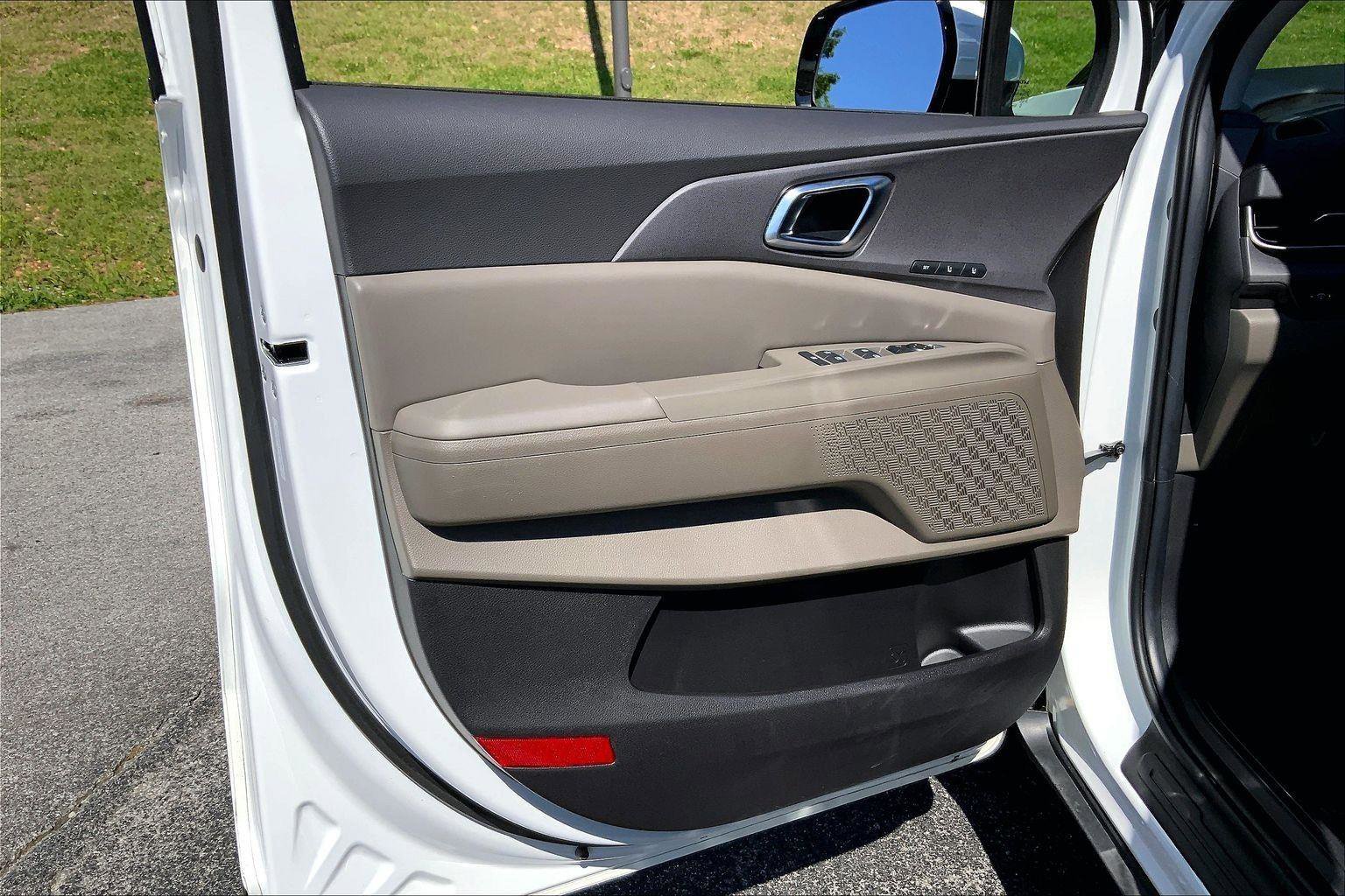 Used 2026 Kia Carnival EX FWD image 20