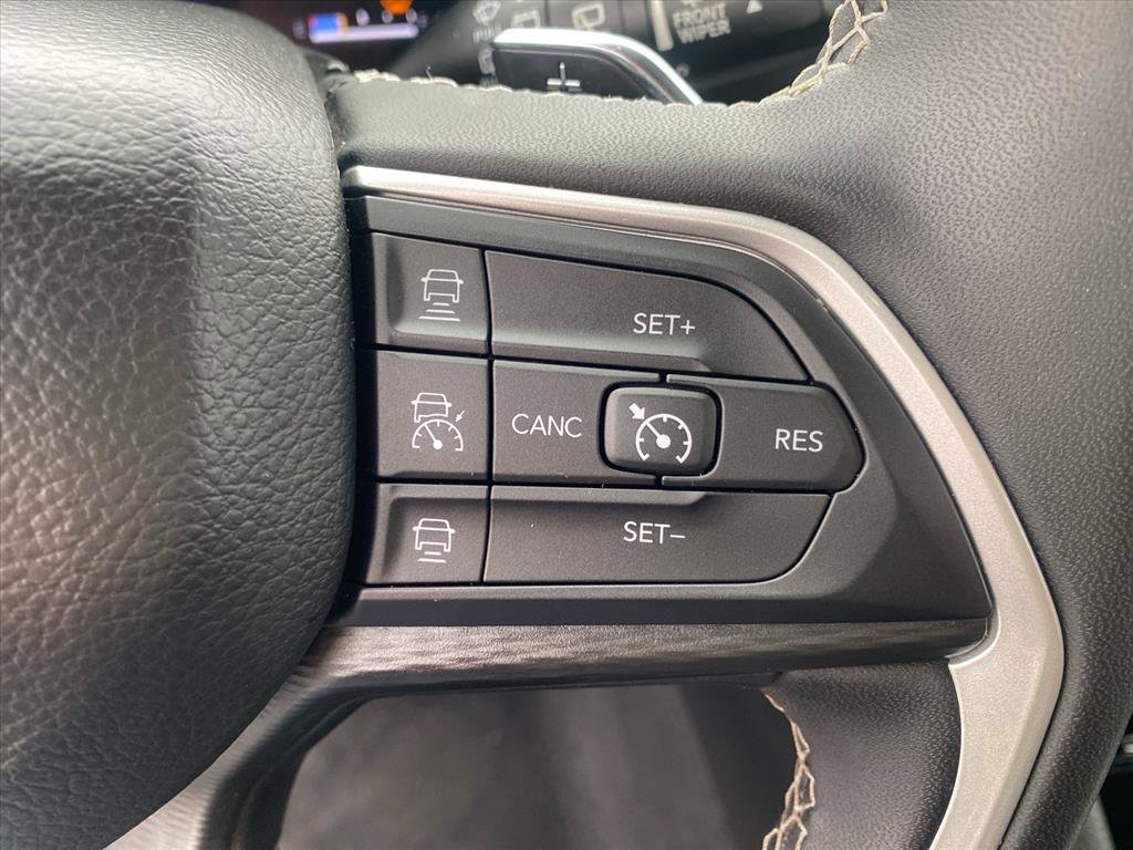 Used 2023 Jeep Grand Cherokee L Laredo AWD/4WD image 15