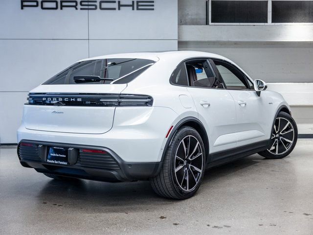 Certified 2025 Porsche Macan Electric image 8
