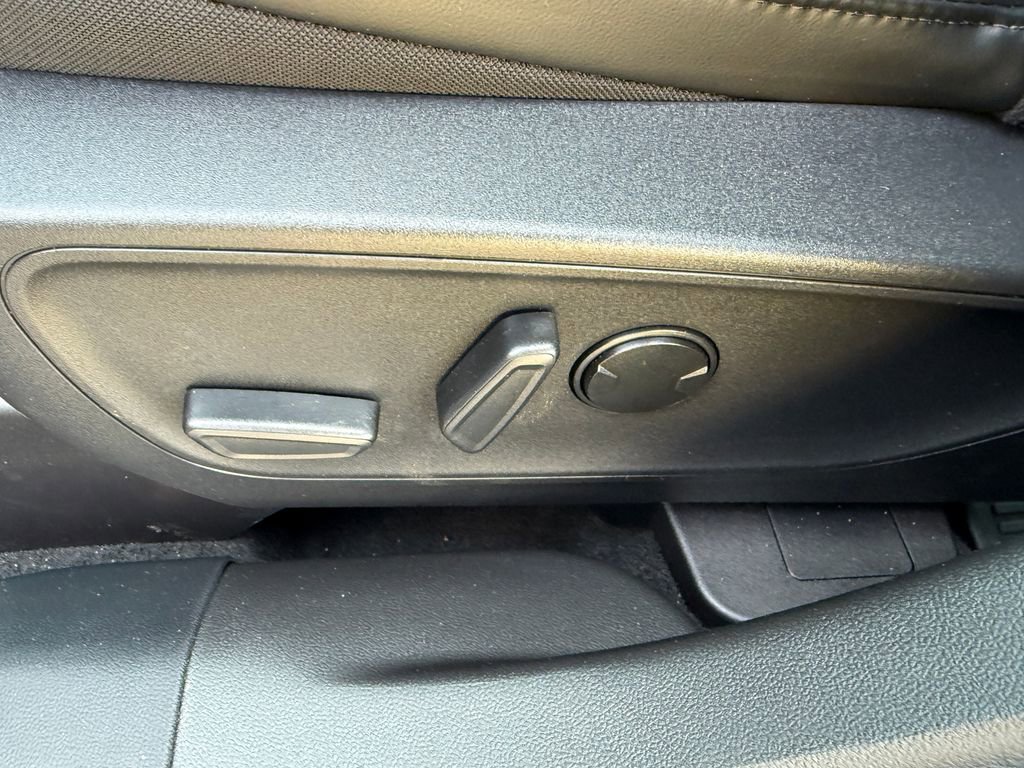 New 2025 Ford Escape ST-Line Elite w/ Class II Trailer Tow Package AWD/4WD image 21