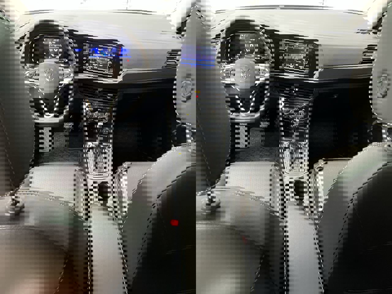 Used 2024 Volkswagen Jetta SE w/ Panoramic Sunroof Package image 4