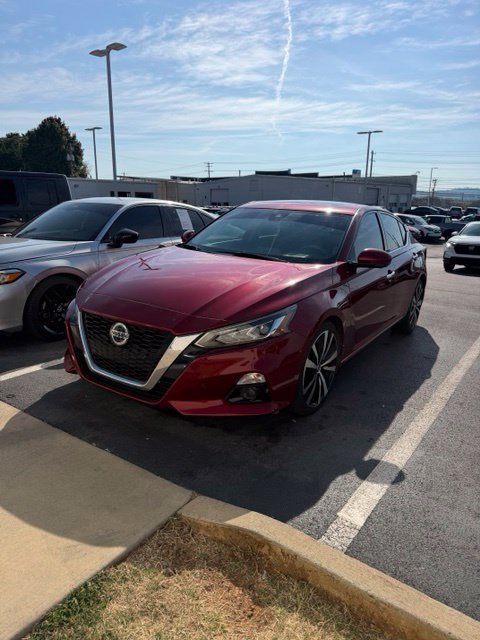 Used 2020 Nissan Altima 2.5 Platinum FWD image 2