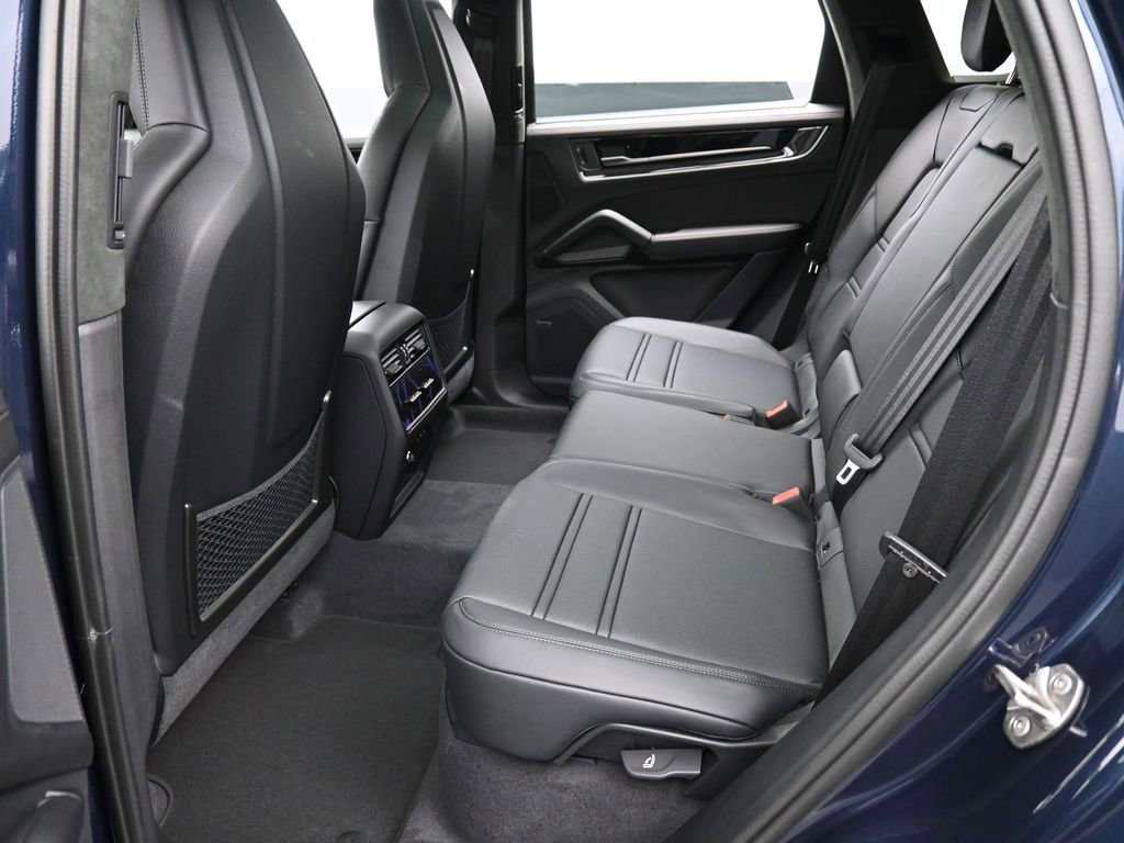 New 2025 Porsche Cayenne Turbo image 27