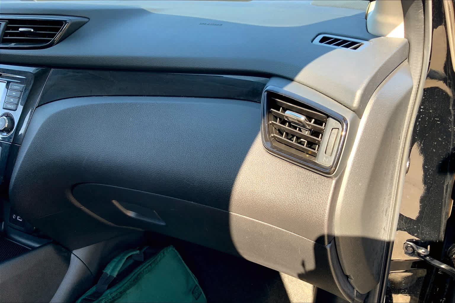 Used 2020 Nissan Rogue Sport SV FWD image 18