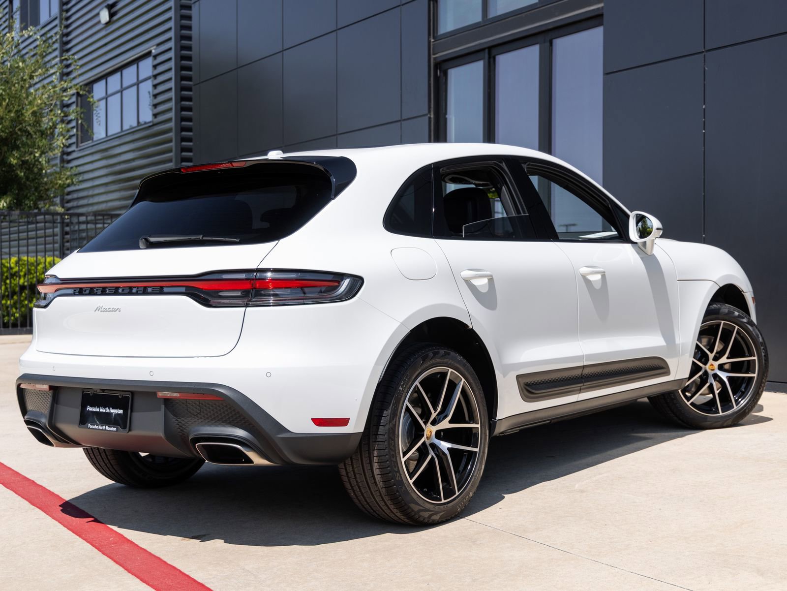 Certified 2026 Porsche Macan AWD/4WD image 11