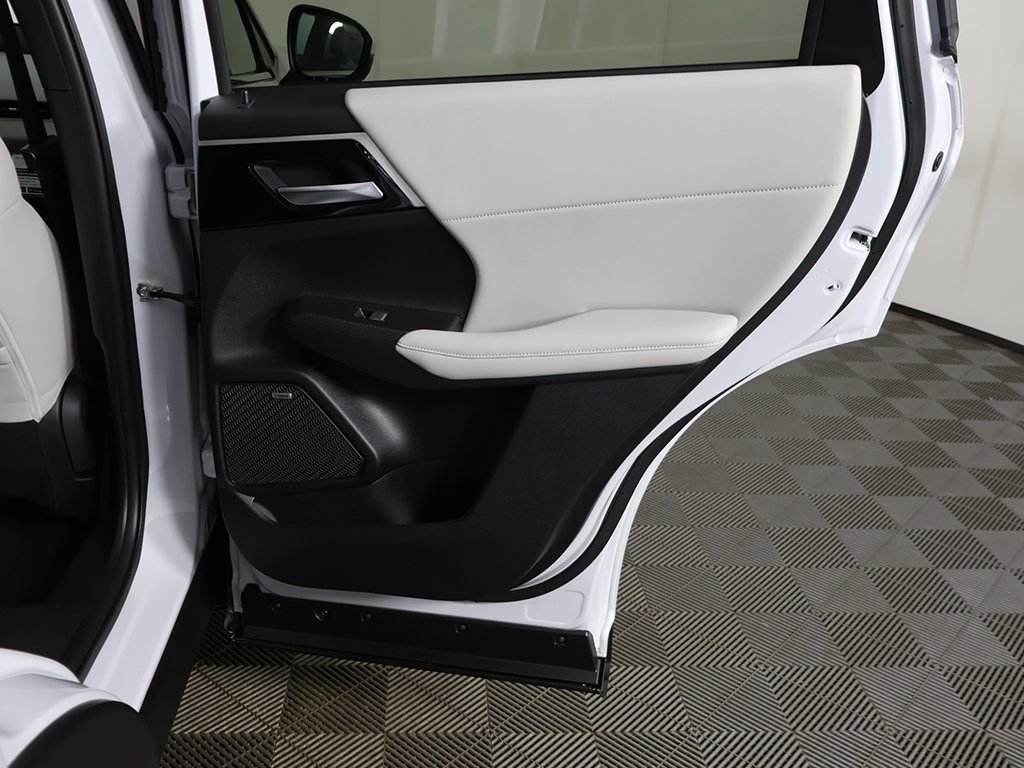 New 2025 Mitsubishi Outlander SE image 28
