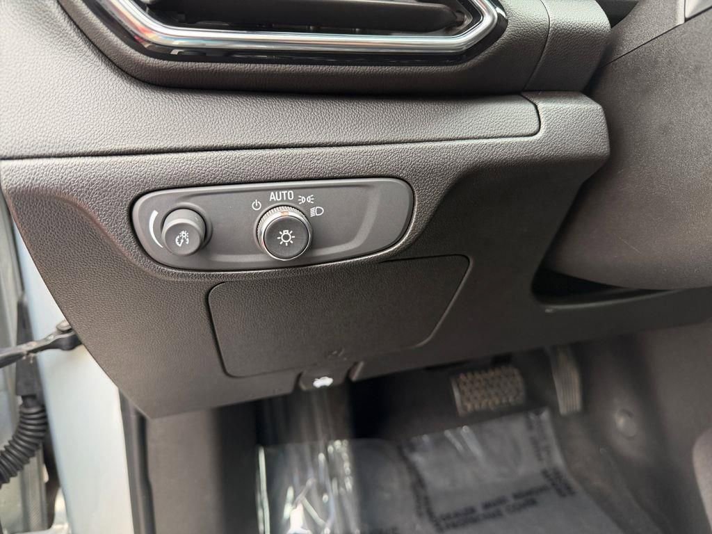 Used 2023 Chevrolet Bolt EUV Premier w/ Sun & Sound Package image 21