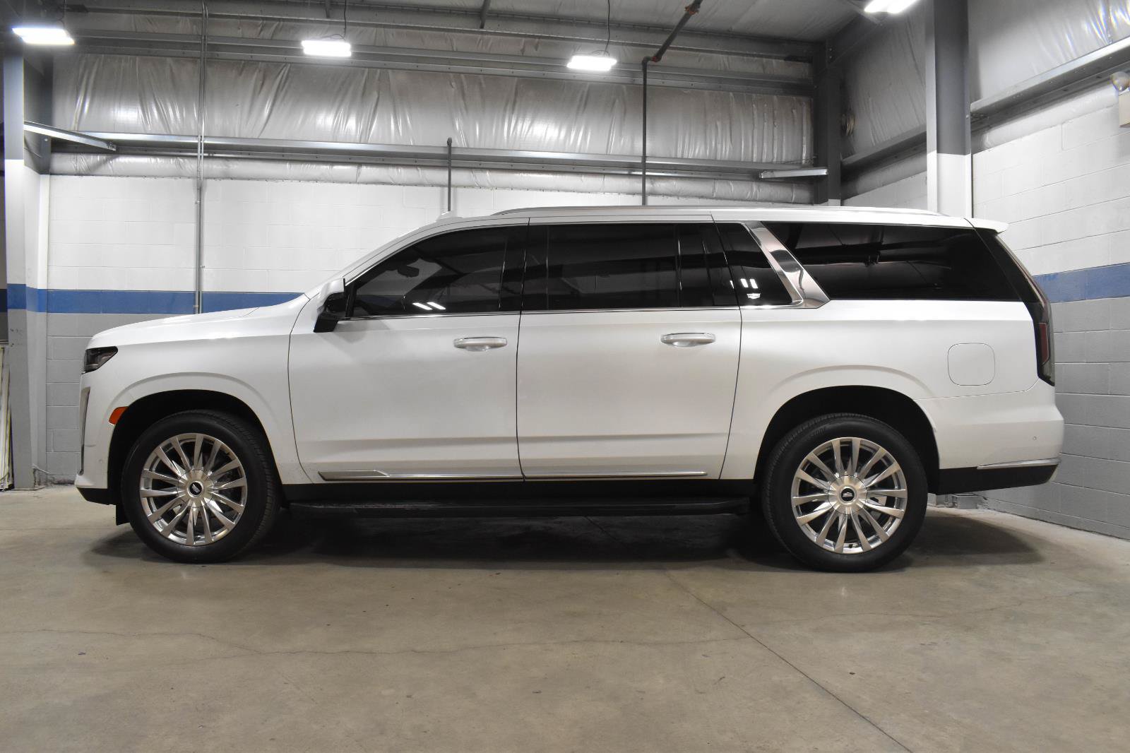 Used 2023 Cadillac Escalade ESV Premium Luxury w/ LPO, Floor Liner Package AWD/4WD image 25