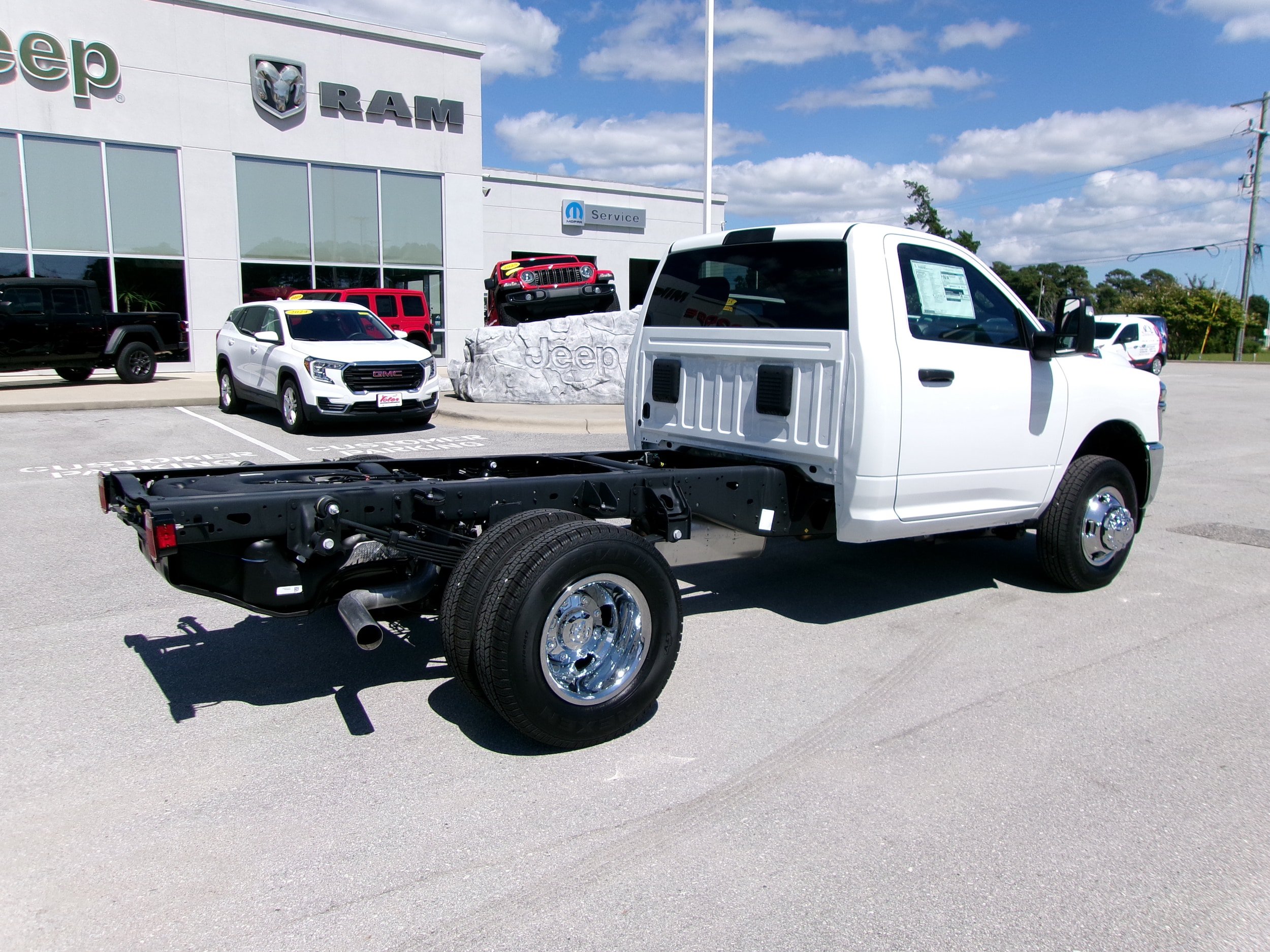 New 2026 RAM 3500 Tradesman w/ Chrome Appearance Group A AWD/4WD image 3